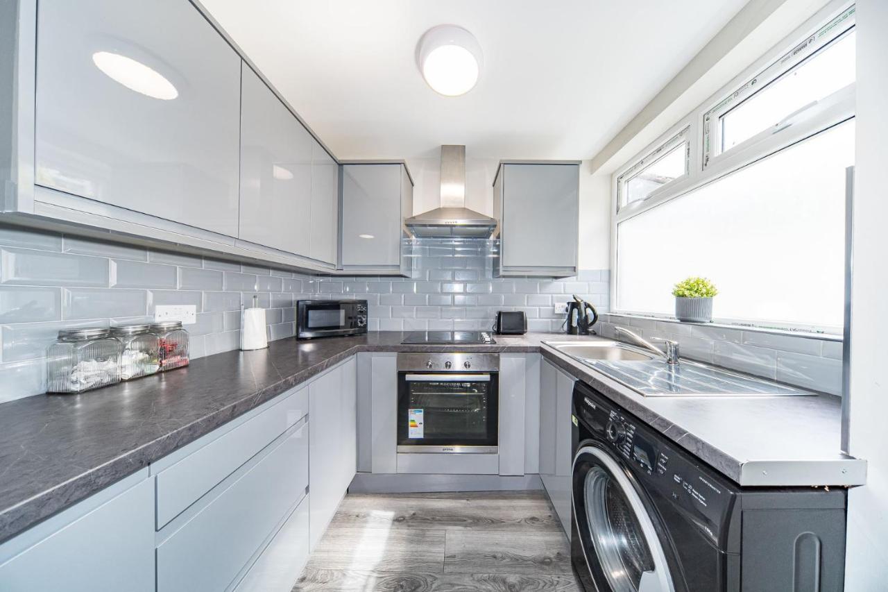 Ryan Air I Bnb - Huge 4 Bedroom House With Free Parking Liverpool Esterno foto