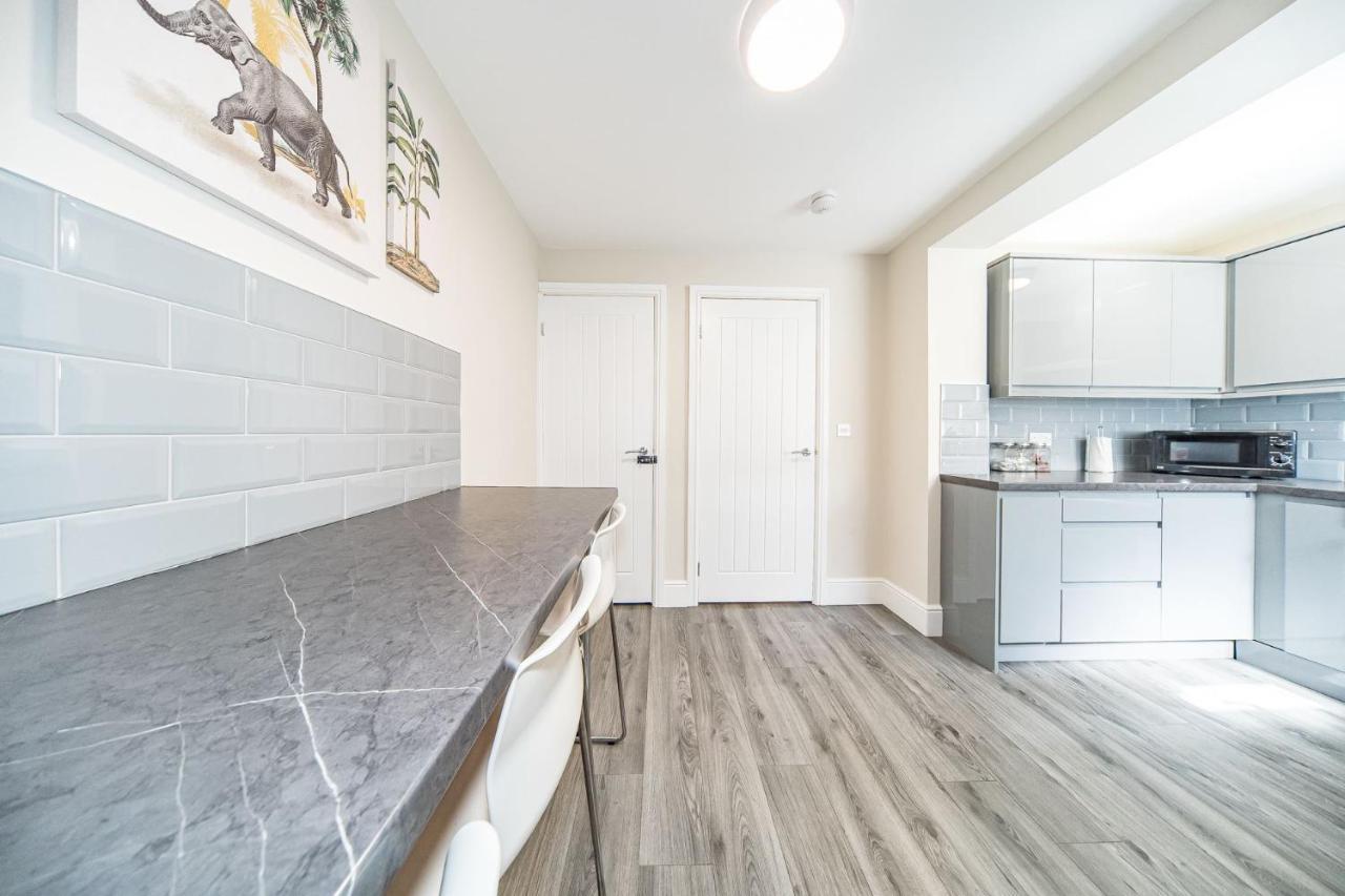 Ryan Air I Bnb - Huge 4 Bedroom House With Free Parking Liverpool Esterno foto