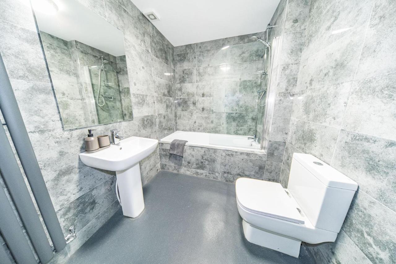 Ryan Air I Bnb - Huge 4 Bedroom House With Free Parking Liverpool Esterno foto